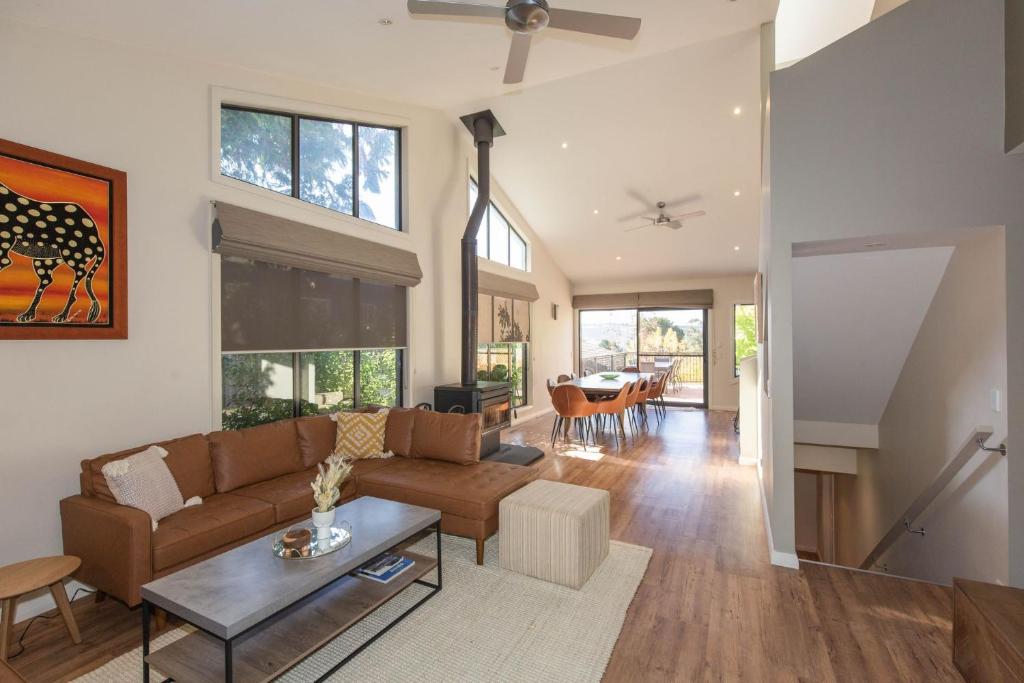 Posezení v ubytování Bogong Retreat 19 Bogong Street