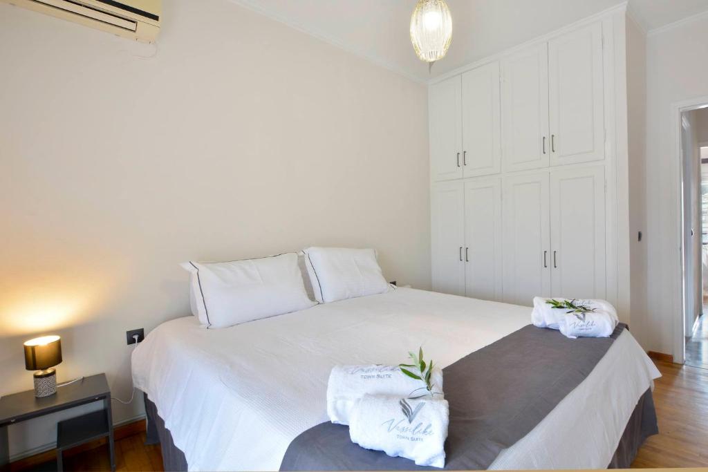 Postel nebo postele na pokoji v ubytování Vassiliki Town Suite