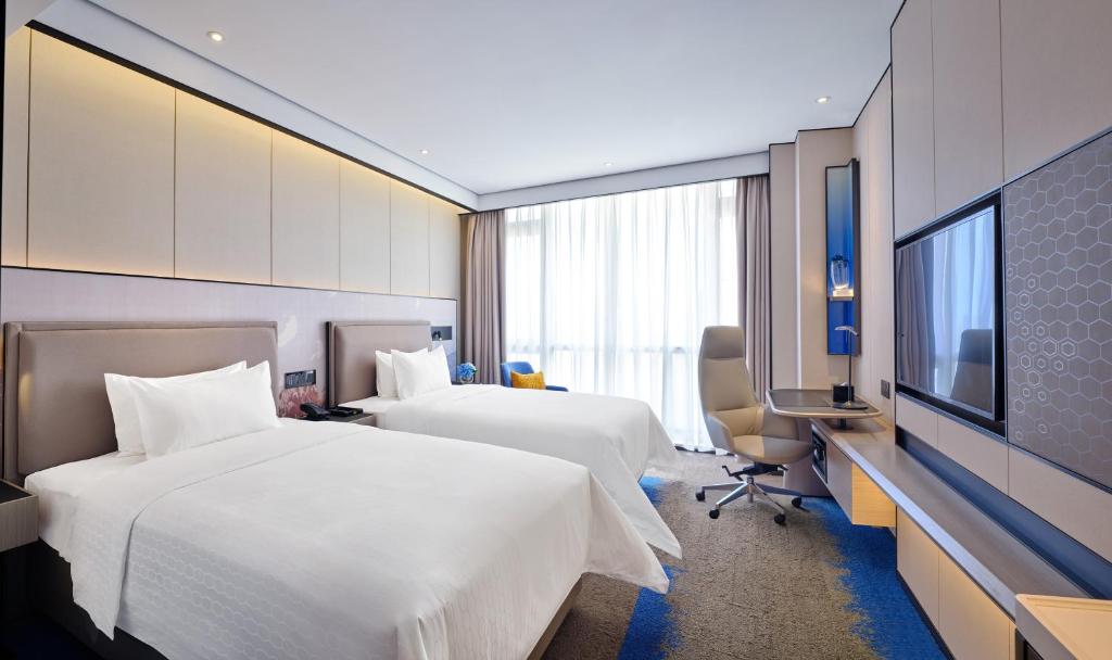 TV a/nebo společenská místnost v ubytování Hampton by Hilton Shenzhen North Station