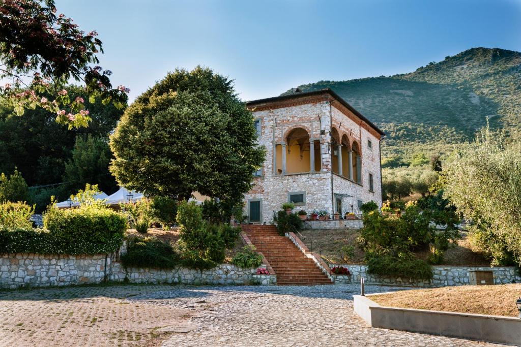 A general mountain view or a mountain view taken from the country house