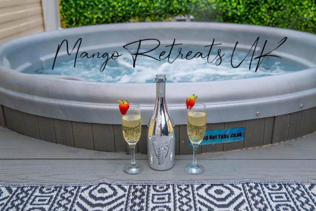 Hot Tub Breaks at Tattershall Lakes Country Park, Tattershall (updated