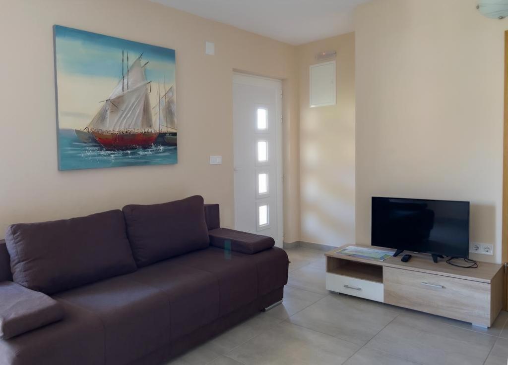 Televízia a/alebo spoločenská miestnosť v ubytovaní Apartments Juliet