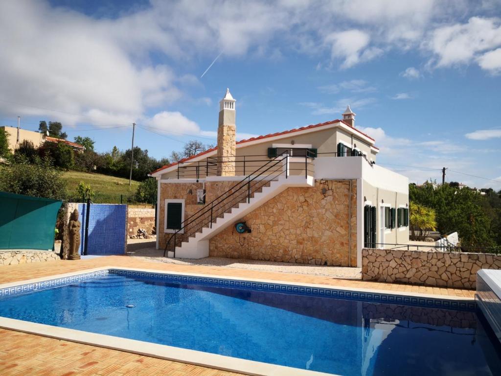 Villa con piscina y casa en Casa Camé, en São Bartolomeu de Messines