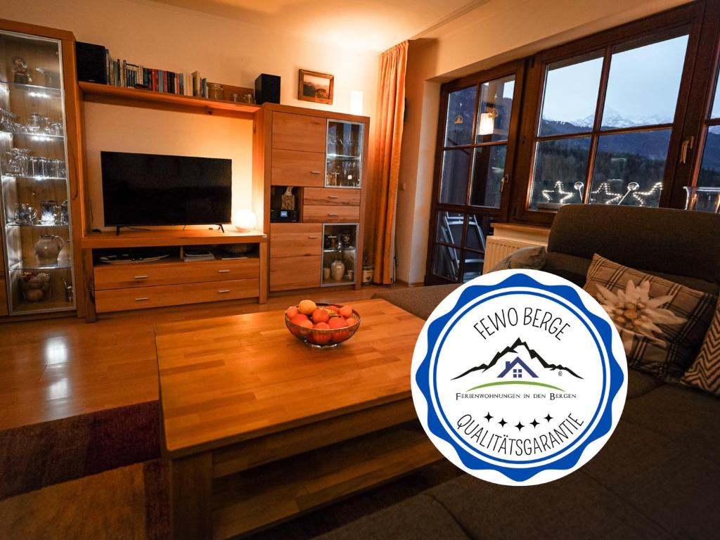 TV a/nebo společenská místnost v ubytování Haus Abendsonne Alpenglühn