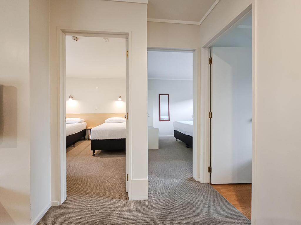 Postel nebo postele na pokoji v ubytování Captain Cook Motor Lodge