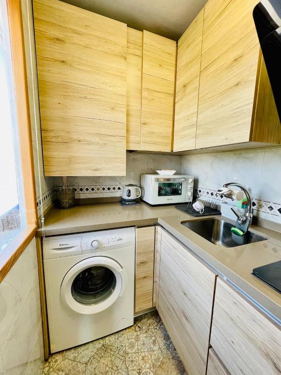 A kitchen or kitchenette at Apartment Plaza Colmenillas