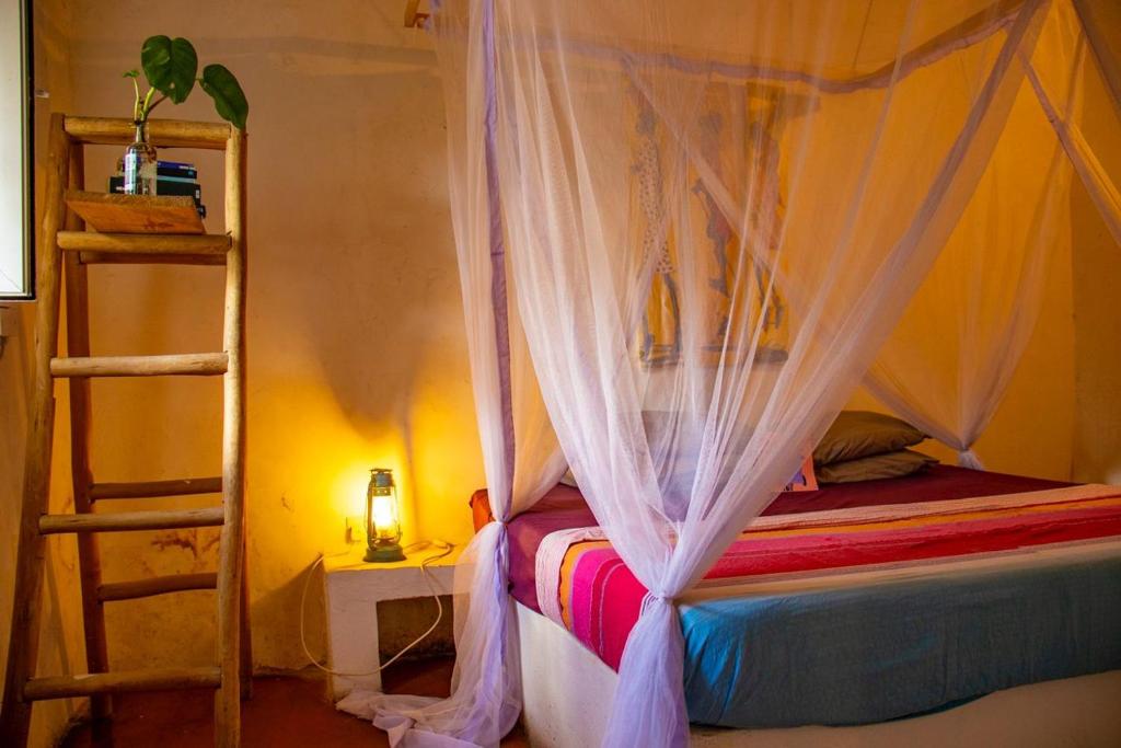 Postel nebo postele na pokoji v ubytování Firefly Boutique Lodge