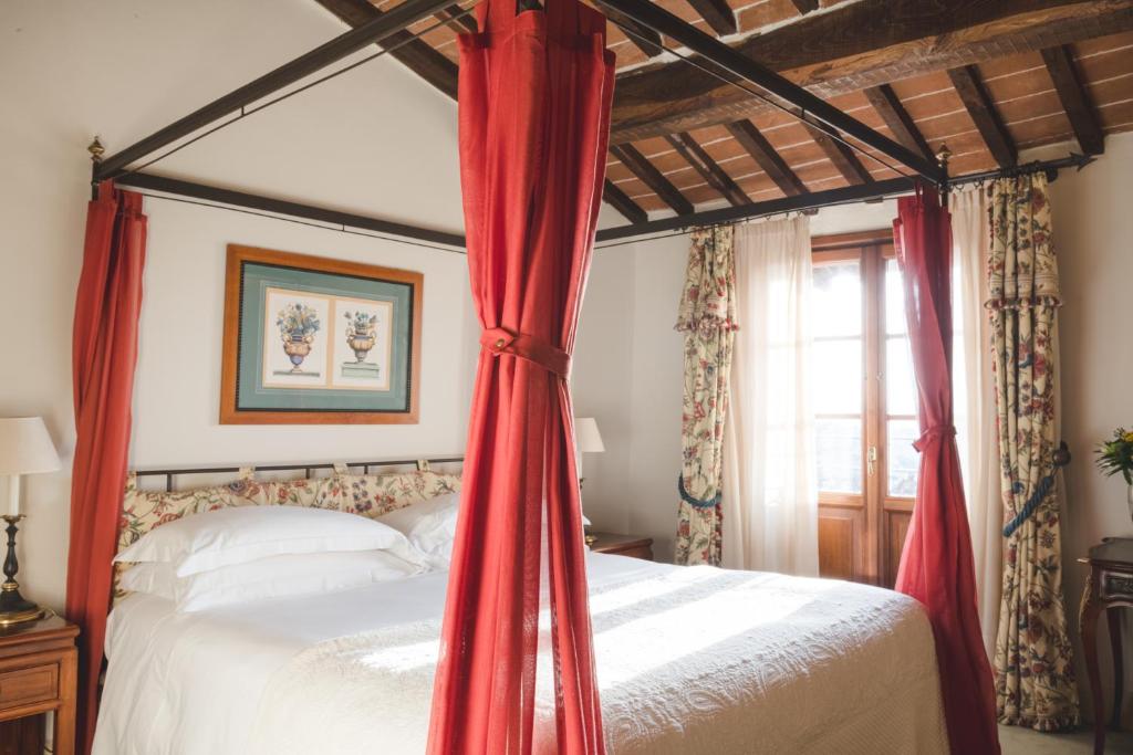 Postel nebo postele na pokoji v ubytování Grand Hotel Continental Siena - Starhotels Collezione