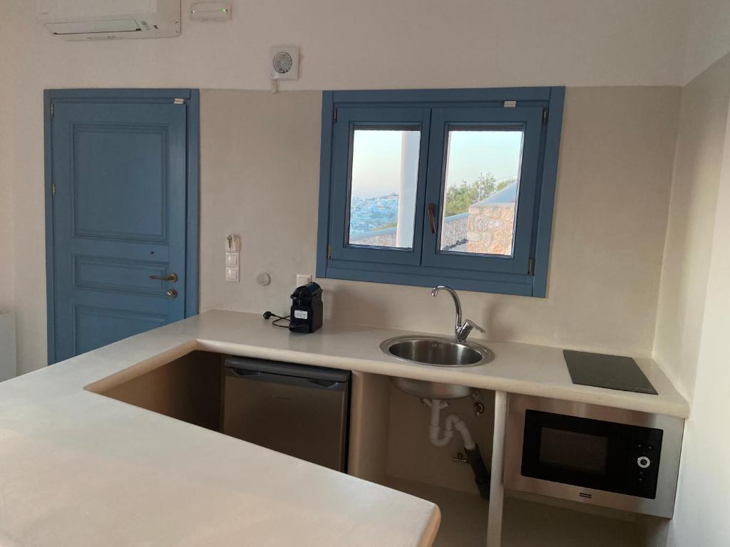 Posteľ alebo postele v izbe v ubytovaní ENA suites Santorini