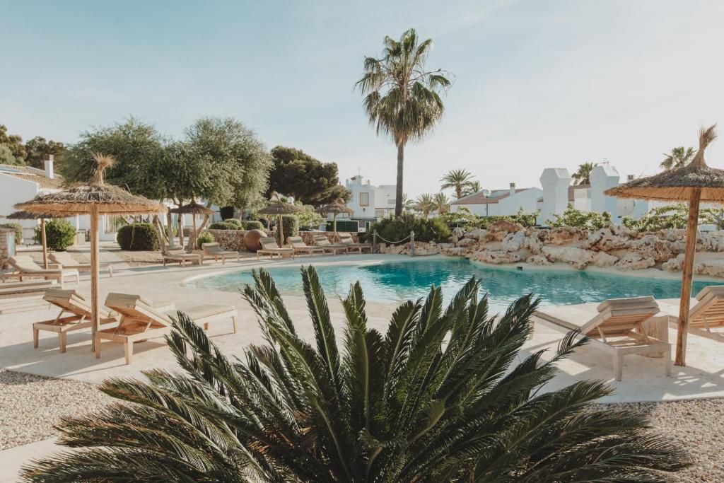 Lago Resort Menorca - Villas & Bungalows del Lago, Cala en ...