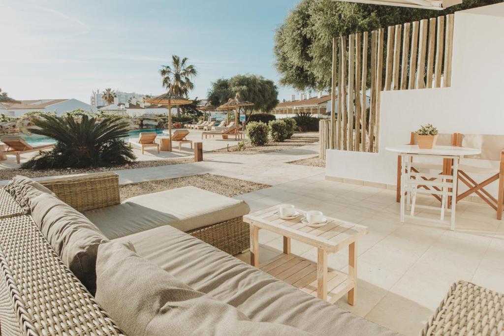 Lago Resort Menorca - Villas & Bungalows del Lago, Cala en ...