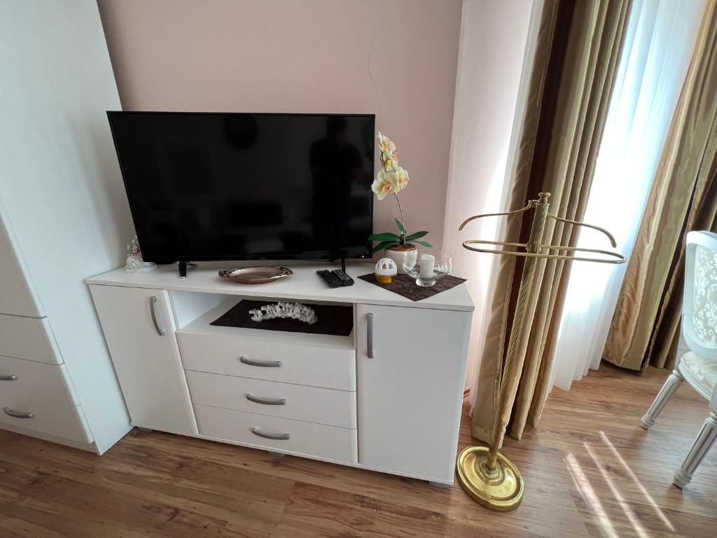 TV a/nebo společenská místnost v ubytování Motel restoran Sunce