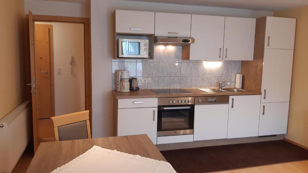 Kuchyň nebo kuchyňský kout v ubytování Landhaus Ötztalblick
