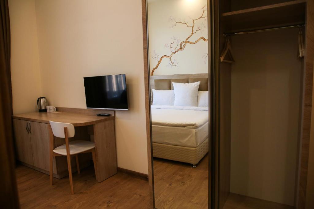 Postel nebo postele na pokoji v ubytování KUMA Hotel Gyumri
