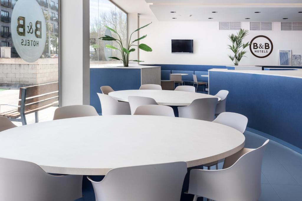 B&B HOTEL Madrid Aeropuerto T1 T2 T3 - Resim 20