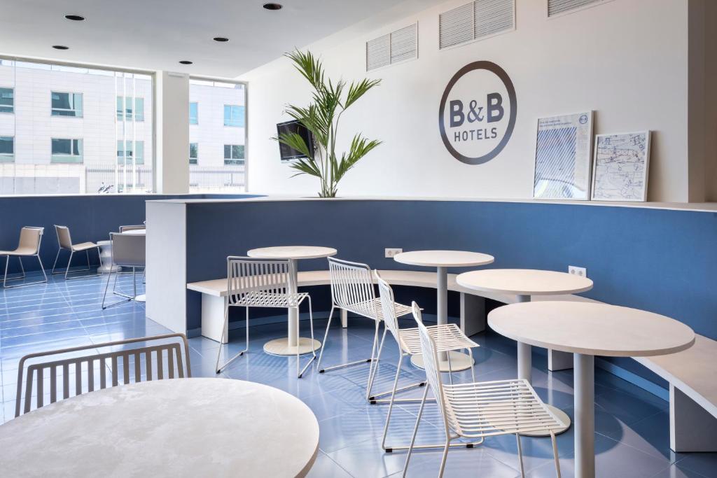 B&B HOTEL Madrid Aeropuerto T1 T2 T3 - Resim 22