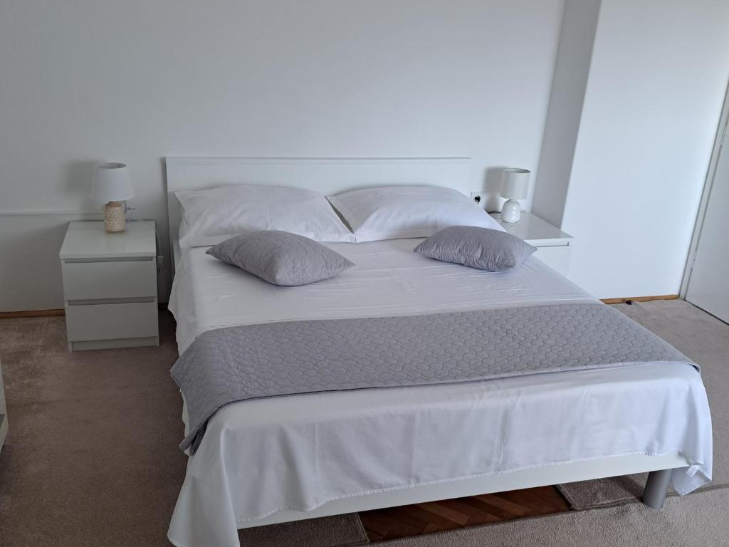 Postel nebo postele na pokoji v ubytování Beach seaview apartment