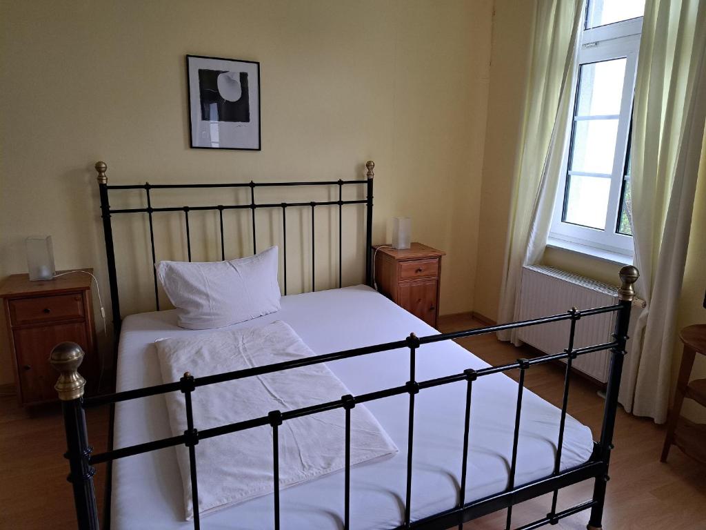 Postel nebo postele na pokoji v ubytování Gästehaus Villa Seraphinum
