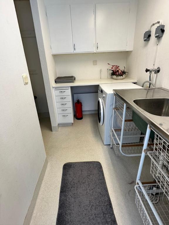 Kuchyň nebo kuchyňský kout v ubytování Rymlig lägenhet i Stenungsund