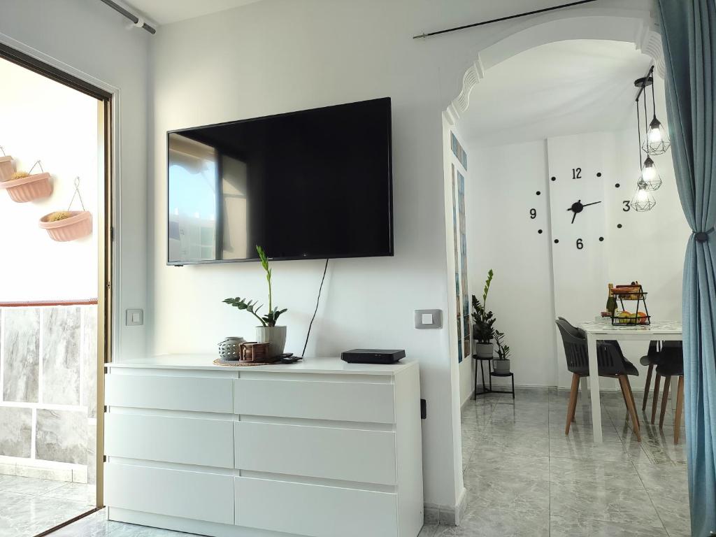 TV a/nebo společenská místnost v ubytování Vivienda Agaete Parque