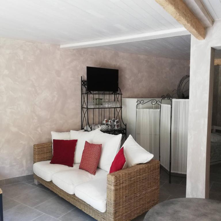Kuchyň nebo kuchyňský kout v ubytování Chambre d'Hôtes Au Jardin Des Saveurs