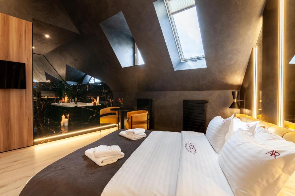 Letto o letti in una camera di ARISTO Jacuzzi Hotel
