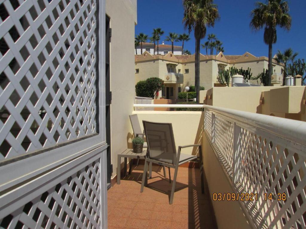 Zdjęcie z galerii obiektu Private apartment inside Wyndham Resort close to beach w mieście Mijas Costa