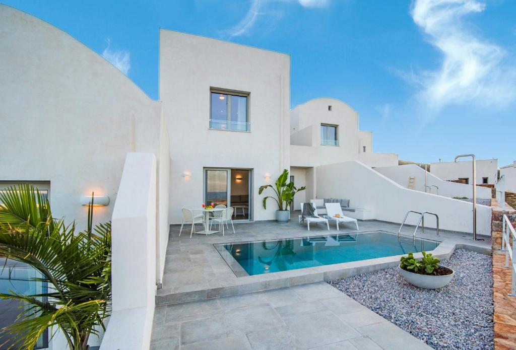 Bazén v ubytování Makrikythera Luxury Suites - Private Pool or Hot Tub Suites nebo v jeho okolí