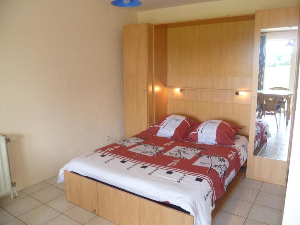 Postel nebo postele na pokoji v ubytování Hotel Dry Les Courtis