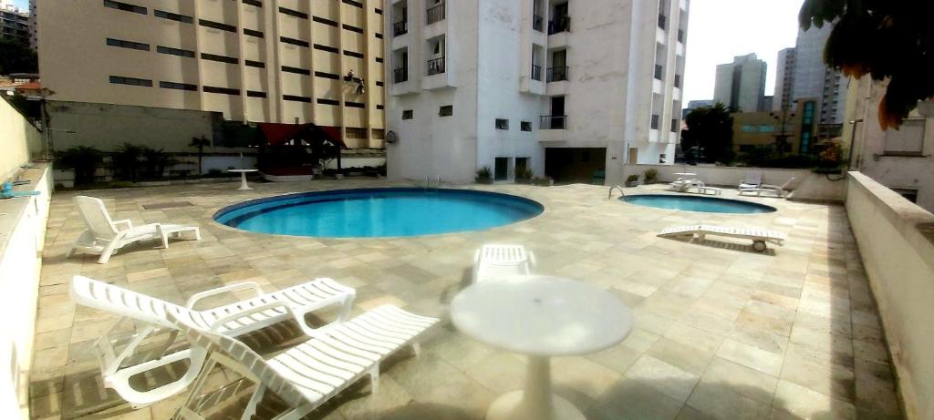 The swimming pool at or close to Apartamento Liberdade