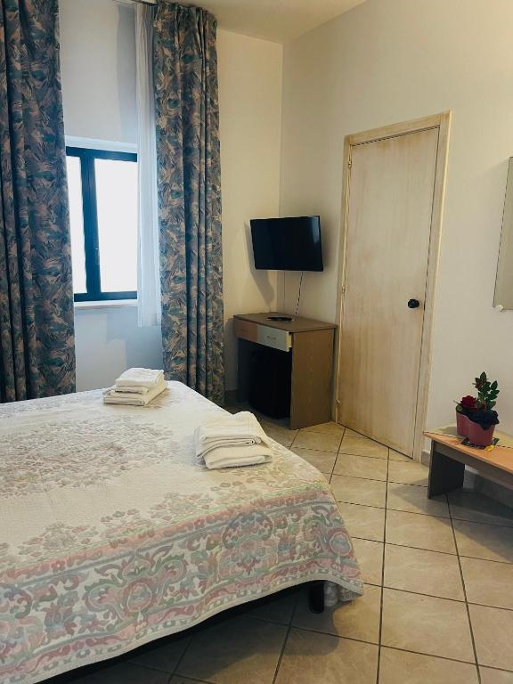 Ένα ή περισσότερα κρεβάτια σε δωμάτιο στο Hotel Piccolo Paradiso Del Gargano