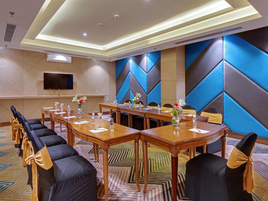 TV a/nebo společenská místnost v ubytování Amarpreet, Chhatrapati Sambhajinagar - AM Hotel Kollection