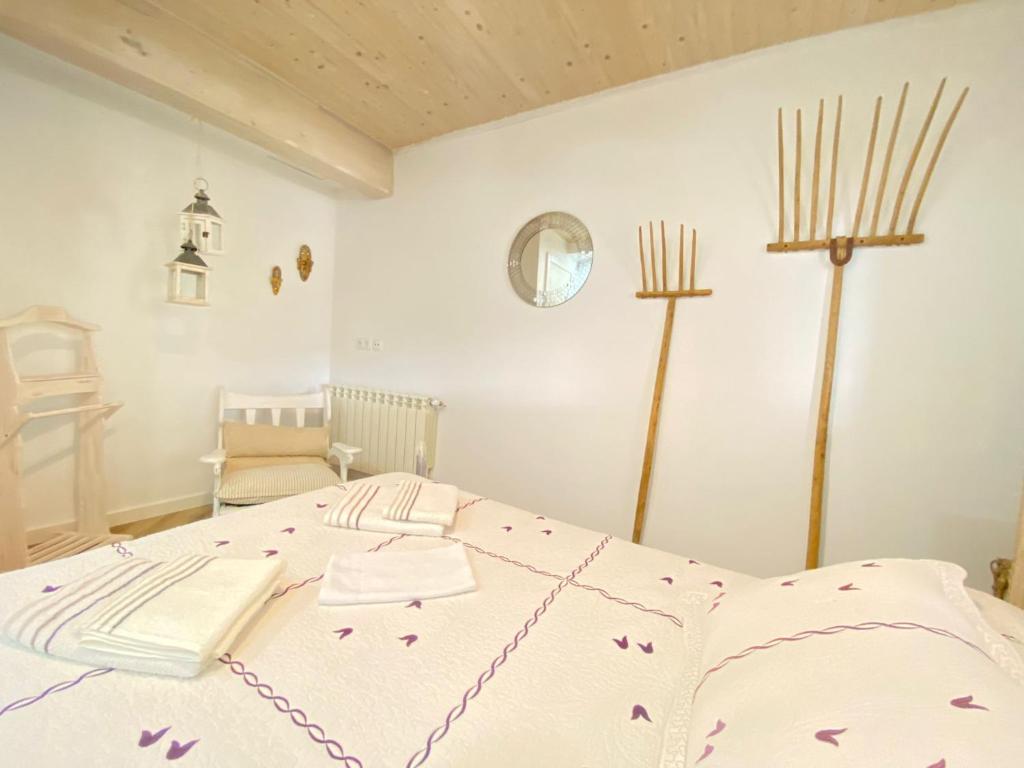 A bed or beds in a room at Raices