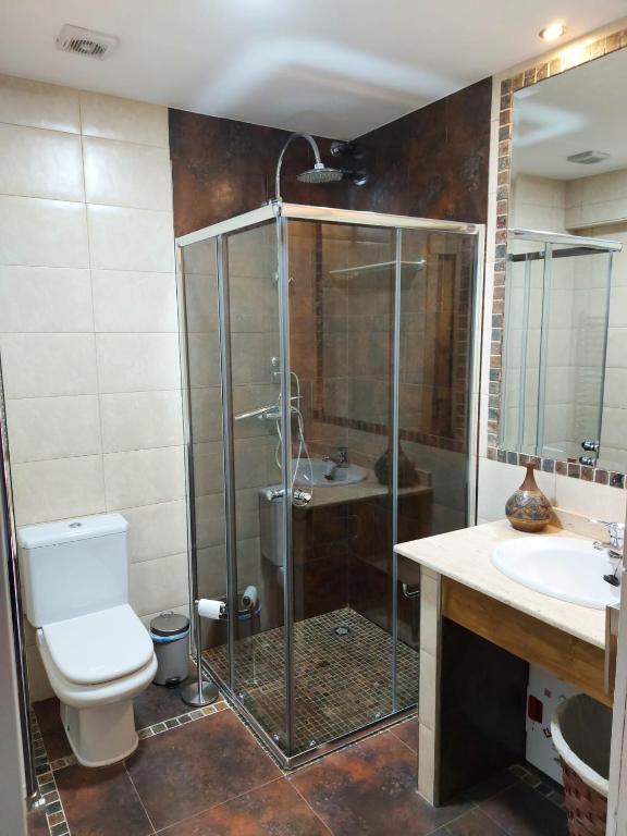 A bathroom at Raices