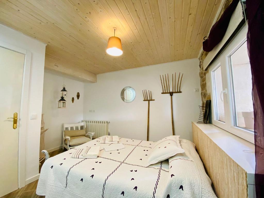A bed or beds in a room at Raices