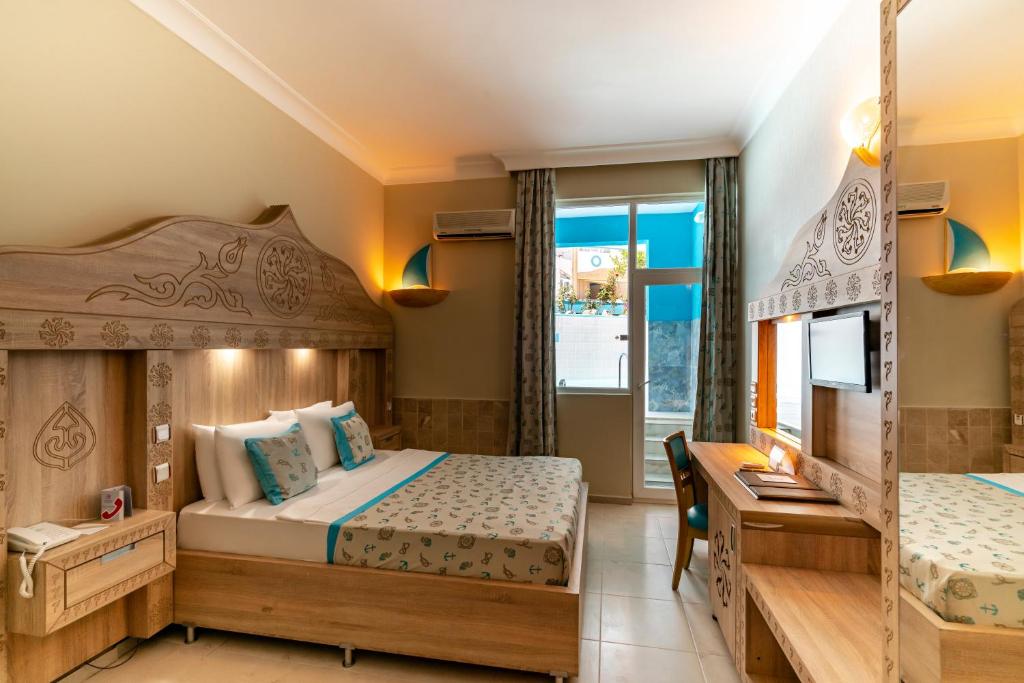 Postel nebo postele na pokoji v ubytování Miarosa Kemer Beach