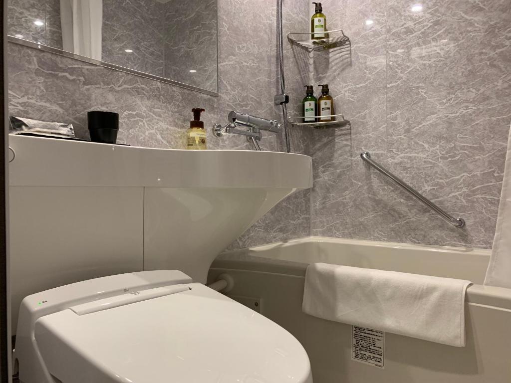 Koupelna v ubytování 若 京都河原町ホテル Waka Kyoto Kawaramachi Hotel