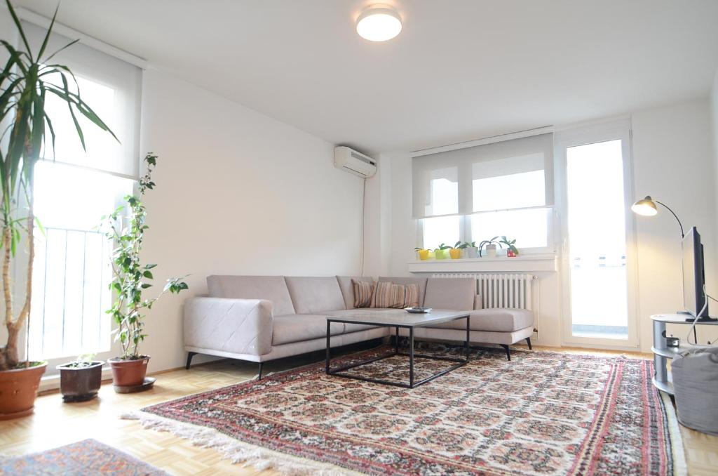 Posezení v ubytování Sunset Square Apartment Sarajevo