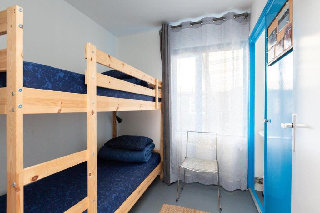 Palanda nebo palandy na pokoji v ubytování Het Toppunt groot vakantiehuis aan het water