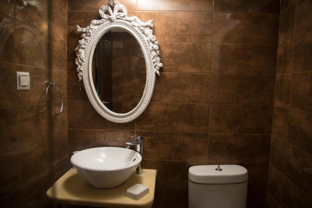 A bathroom at Lida Mary