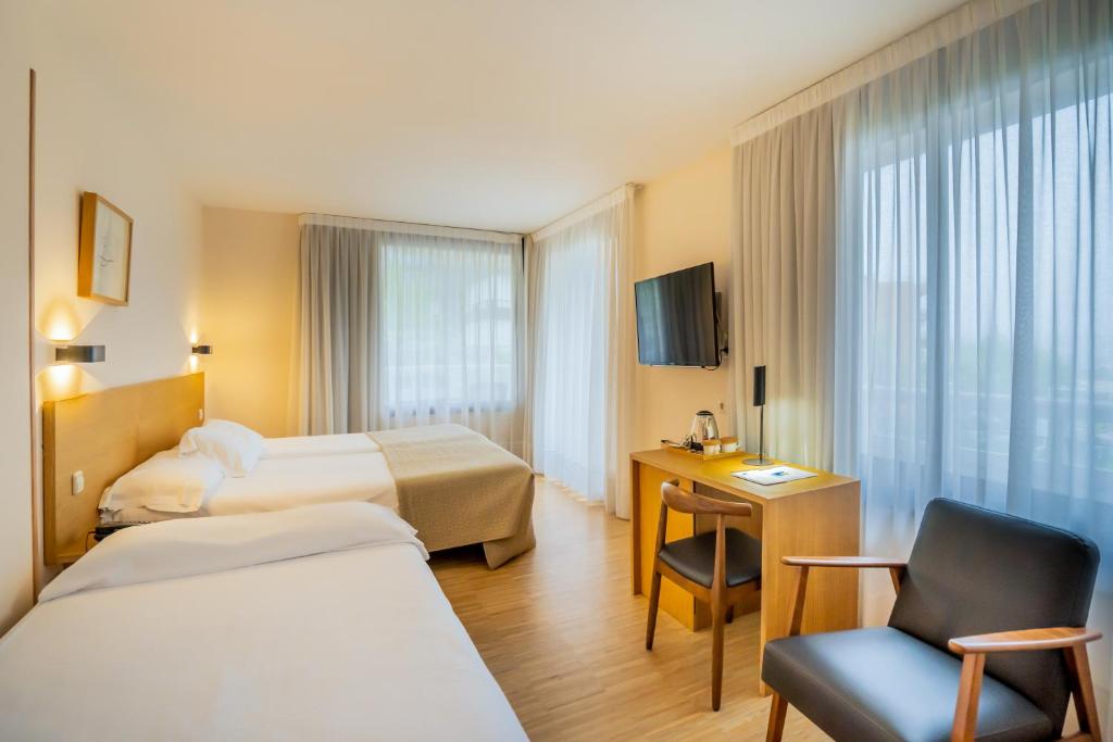 A bed or beds in a room at Gran Hotel Victoria