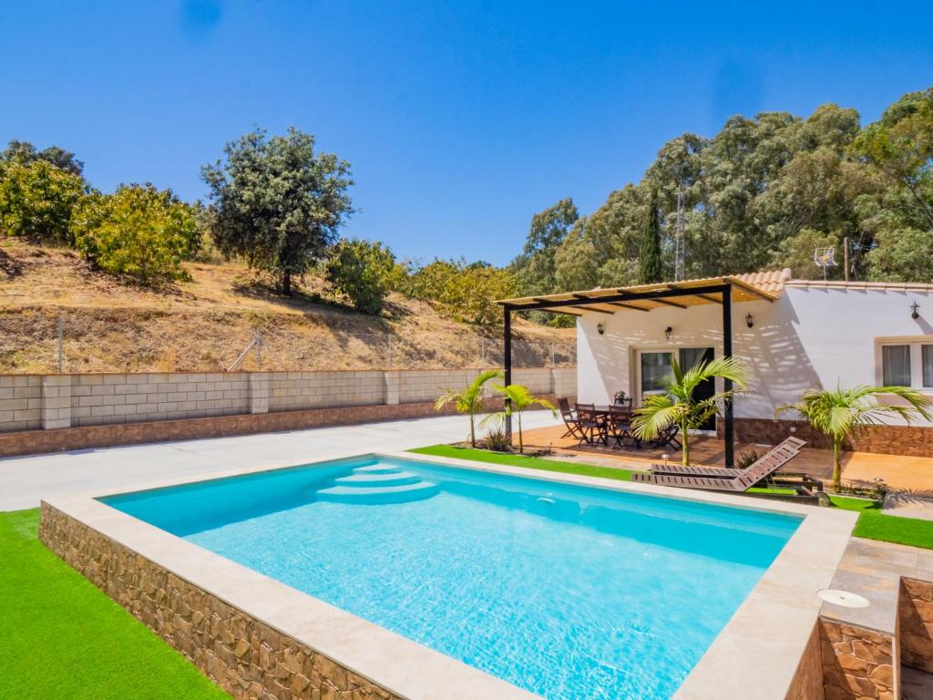Bazén v ubytovaní Cubo's Finca Armonia alebo v jeho blízkosti