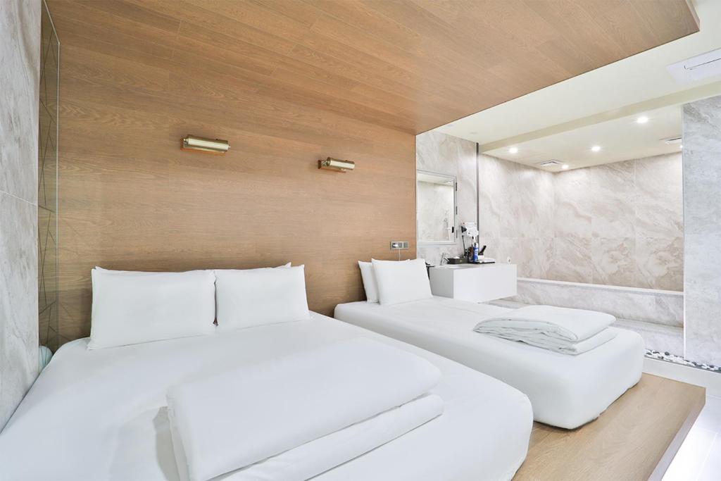 Postel nebo postele na pokoji v ubytování Ytt Hotel