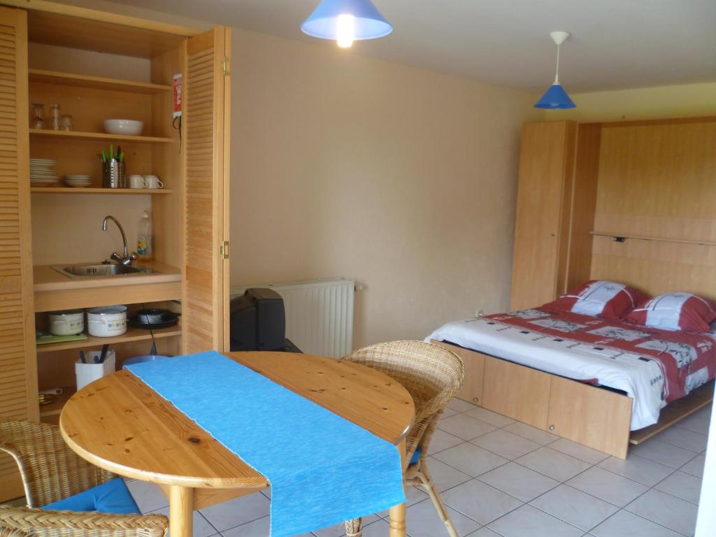 Postel nebo postele na pokoji v ubytování Hotel Dry Les Courtis
