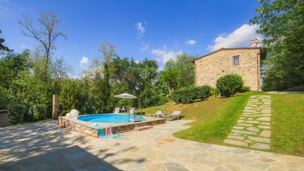The swimming pool at or close to Ai Due Cuori 4, Emma Villas