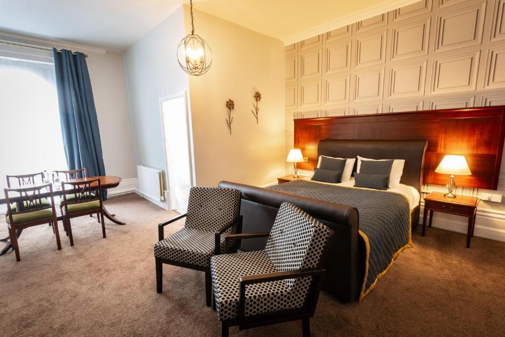 Postel nebo postele na pokoji v ubytování The Palace Hotel Buxton & Spa