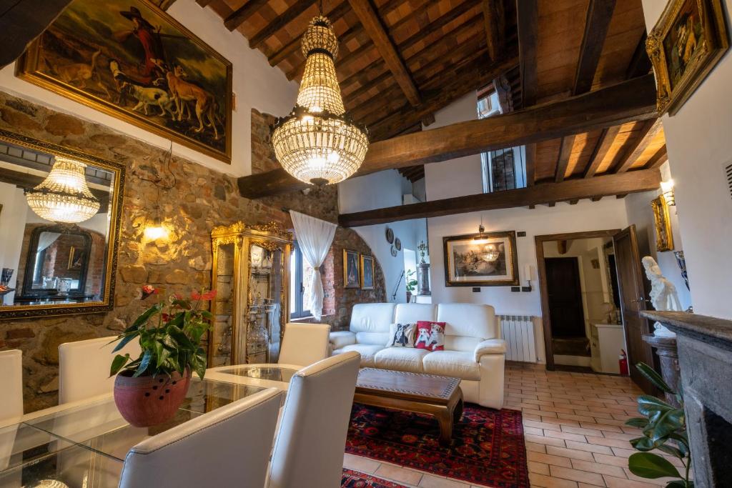 a living room with a couch and a chandelier at Il Casale La Duchessa in Vetulonia