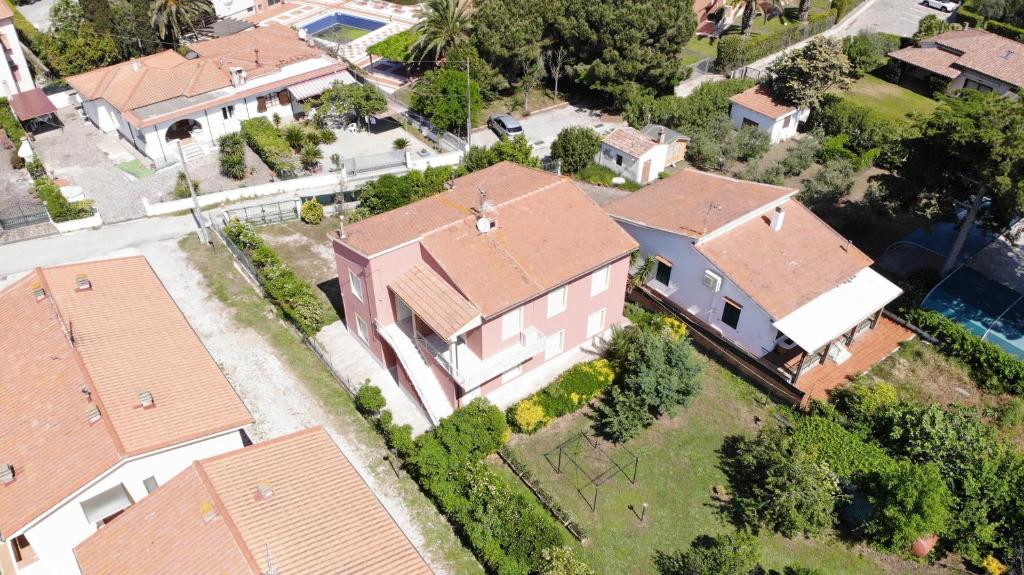 an overhead view of a large house with roofs at Appartamenti Mare in Marina di Campo