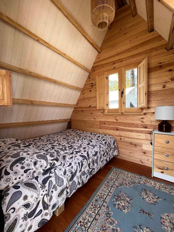Postel nebo postele na pokoji v ubytování Aparra Surfcamp Auberge Hendaye