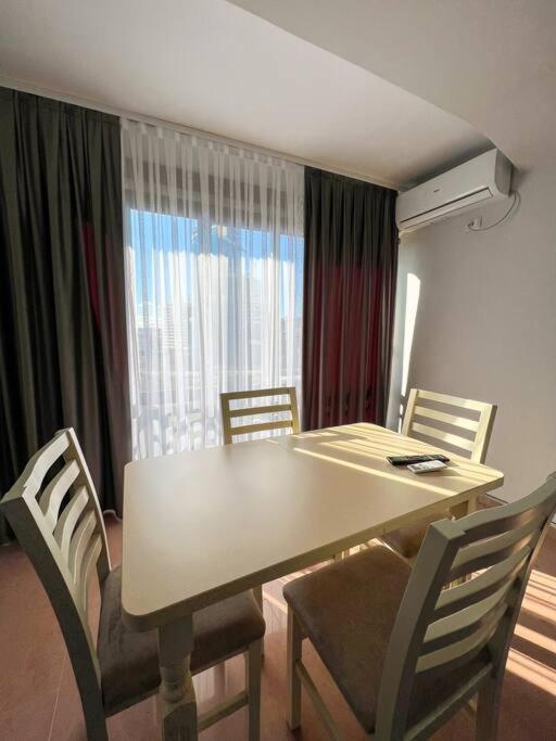 Foto de la galeria de Scanderbeg Square 2BR APT a Tirana